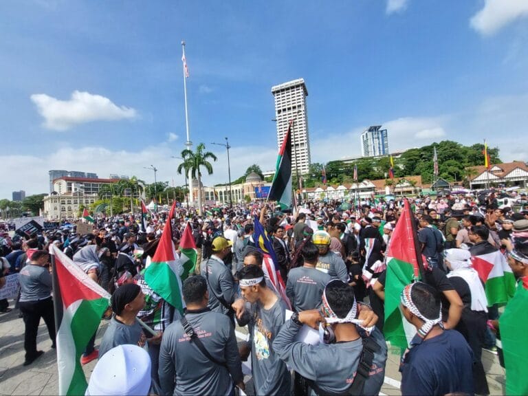 Malaysia Rally for Palestinians: A Show of Solidarity Amidst Gaza Attacks